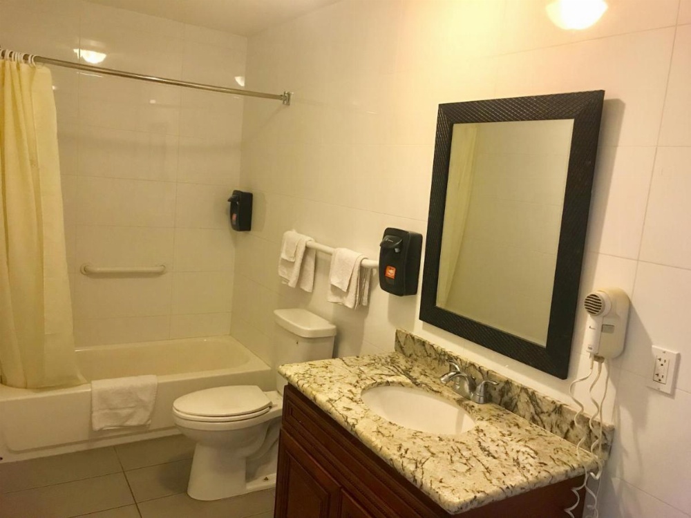 norwalk inn & suites Image 12