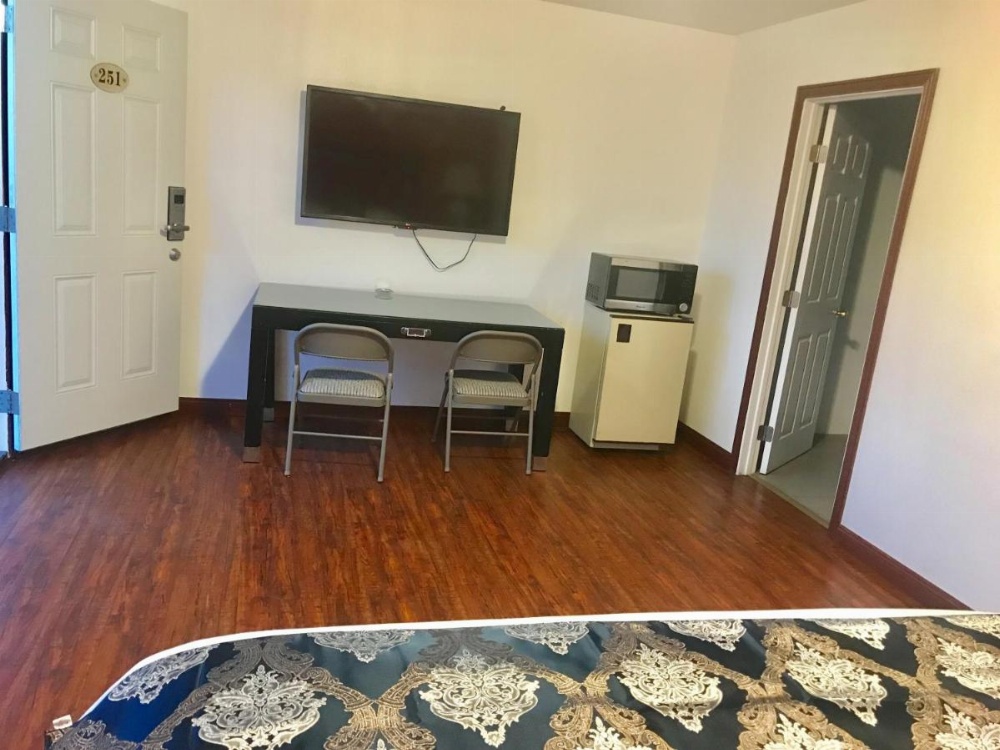 norwalk inn & suites Image 17
